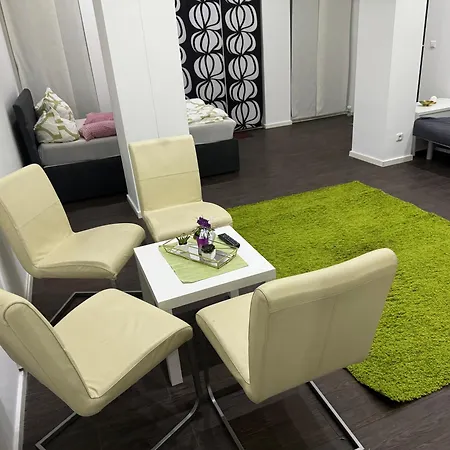 Apartman Luxurioese Mit Eigenem Garten