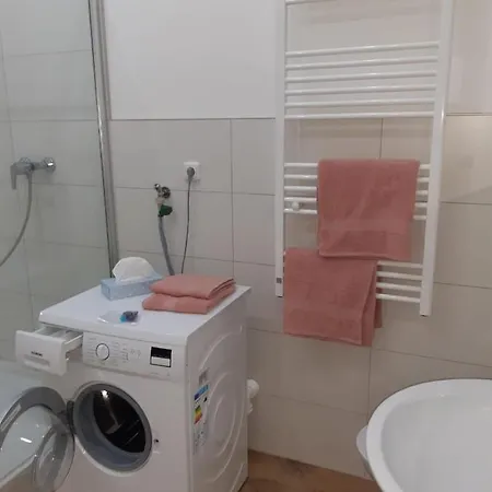 Luxurioese Mit Eigenem Garten Διαμέρισμα