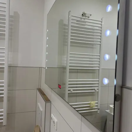Apartment Luxurioese Mit Eigenem Garten